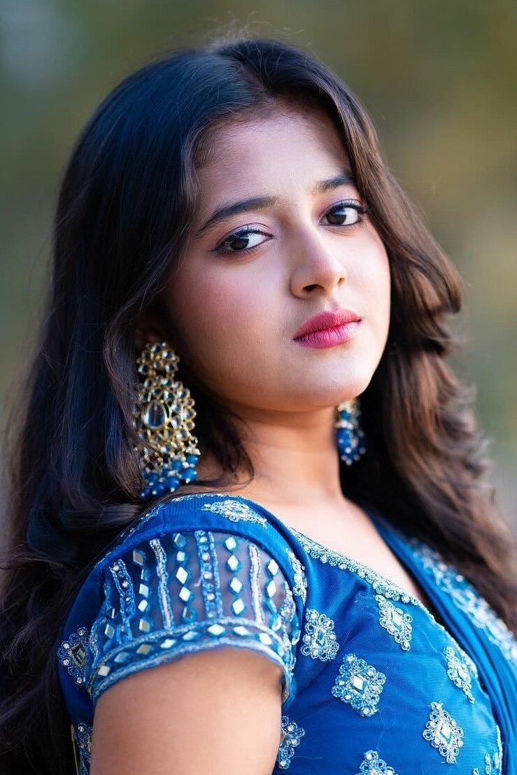 Her social media presence and Instagram searches - rashi shinde age